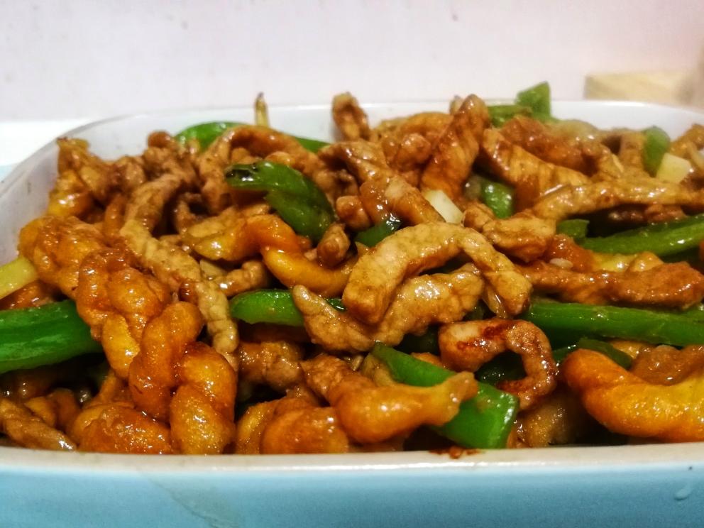 好吃的黑暗料理-麻花炒肉的做法