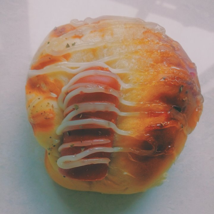 脆皮肠仔餐包