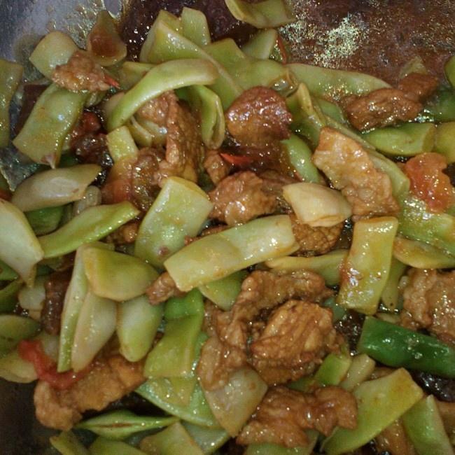 豆角皮渣炒肉的做法