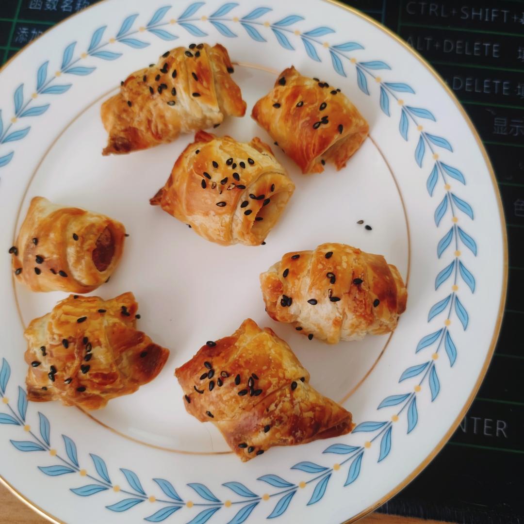 香肠酥皮卷：手抓饼皮还能这样吃，不用和面快速搞定早餐