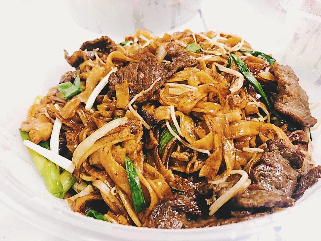 芥兰牛肉粿条（炒牛河）