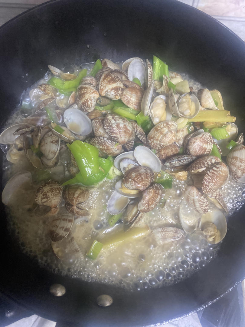 🔥超级简单的辣炒花蛤～味道绝对好吃到舔壳