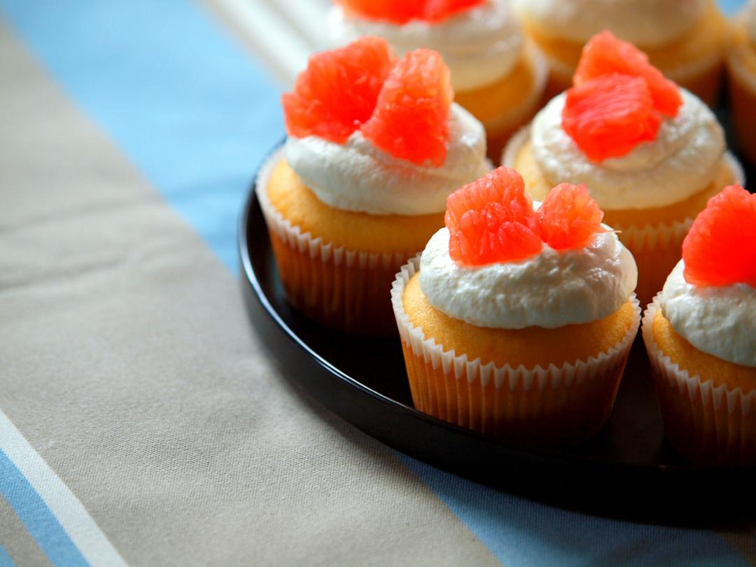 红宝石葡萄柚杯子蛋糕