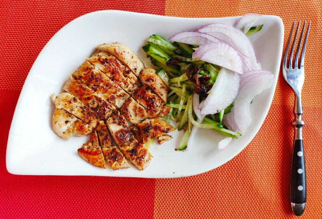 健康低脂家常菜—西兰花炒口蘑