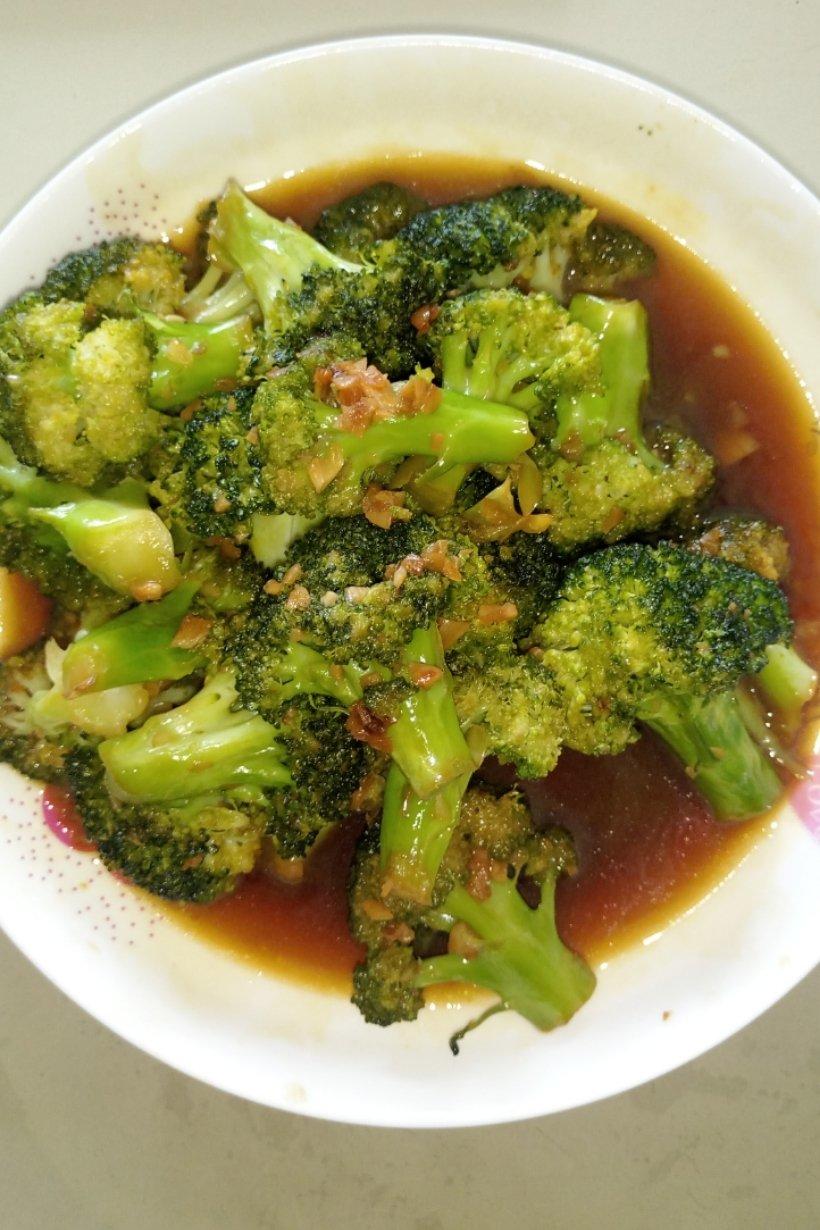 好吃到爆的耗油蒜蓉西兰花(从不修图，喜欢请关注)