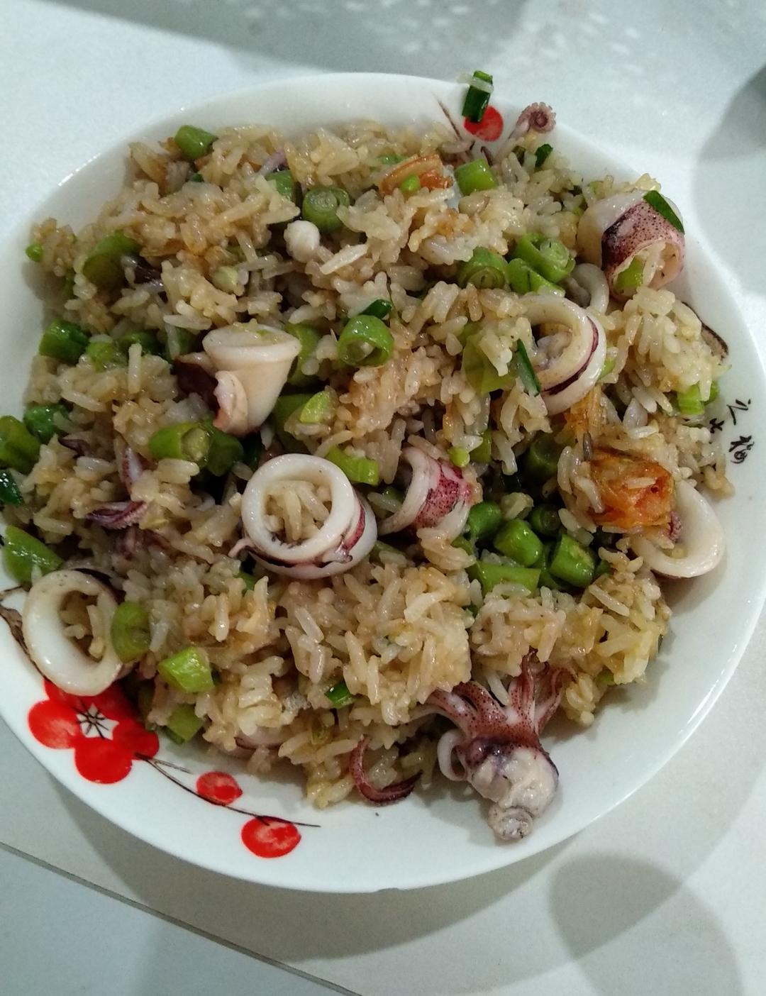 鱿鱼炒饭?饭炒鱿鱼?的做法