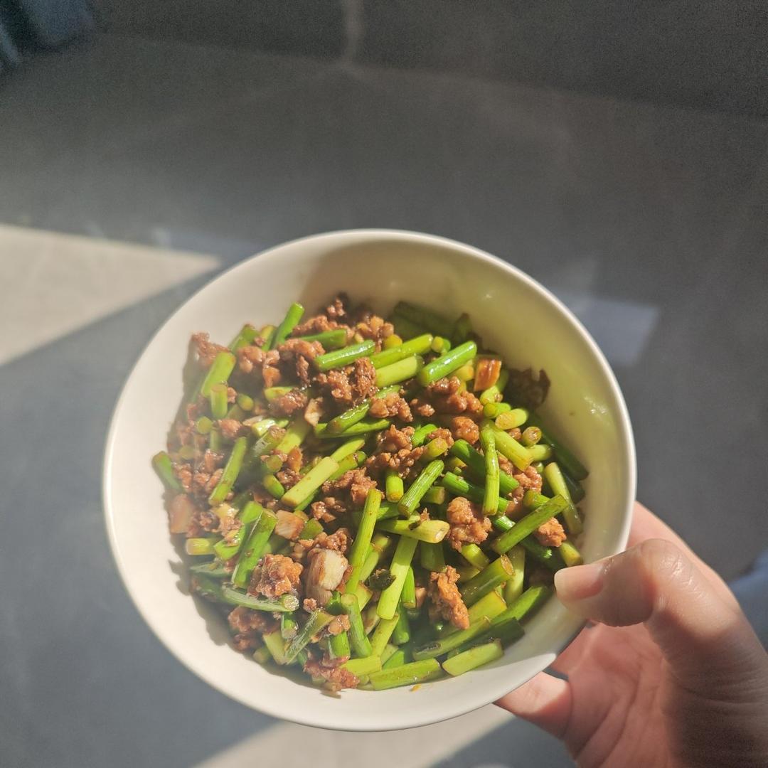 蒜苔炒肉末，三碗米饭都不够吃