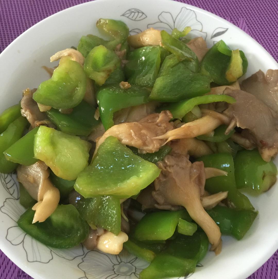 青椒炒平菇