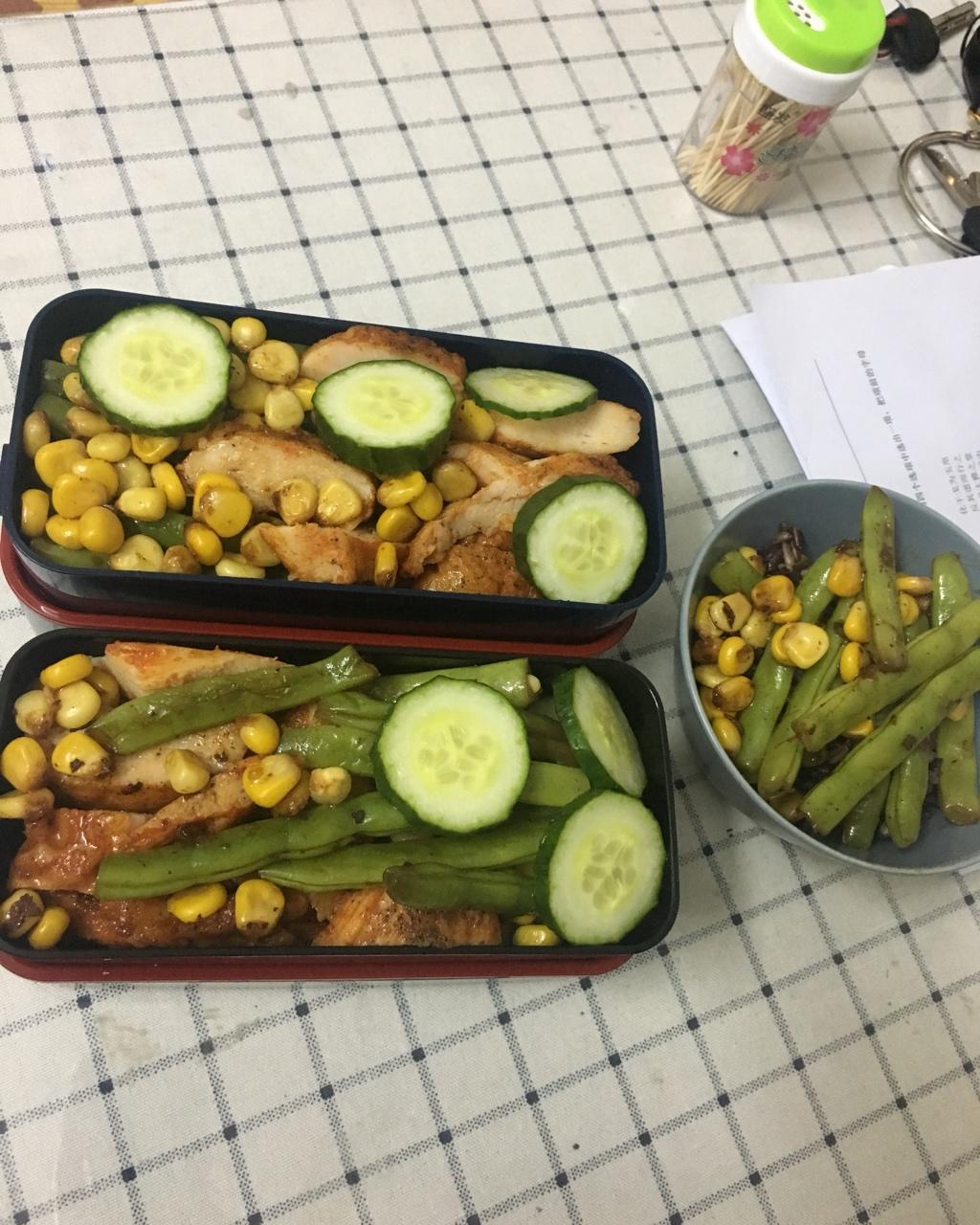 减脂餐 — 烤鸡胸肉沙拉