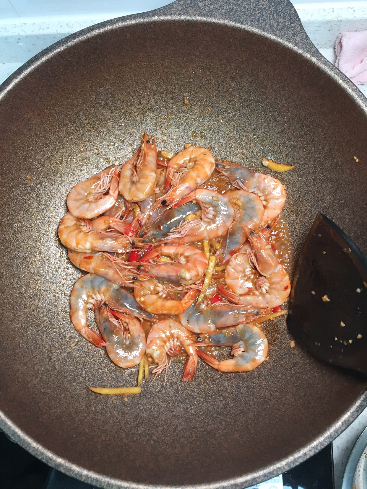 姜丝蒜蓉酱炒虾（简单超好吃）的做法 步骤6