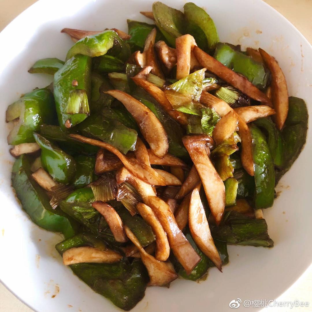 青椒素炒杏鲍菇