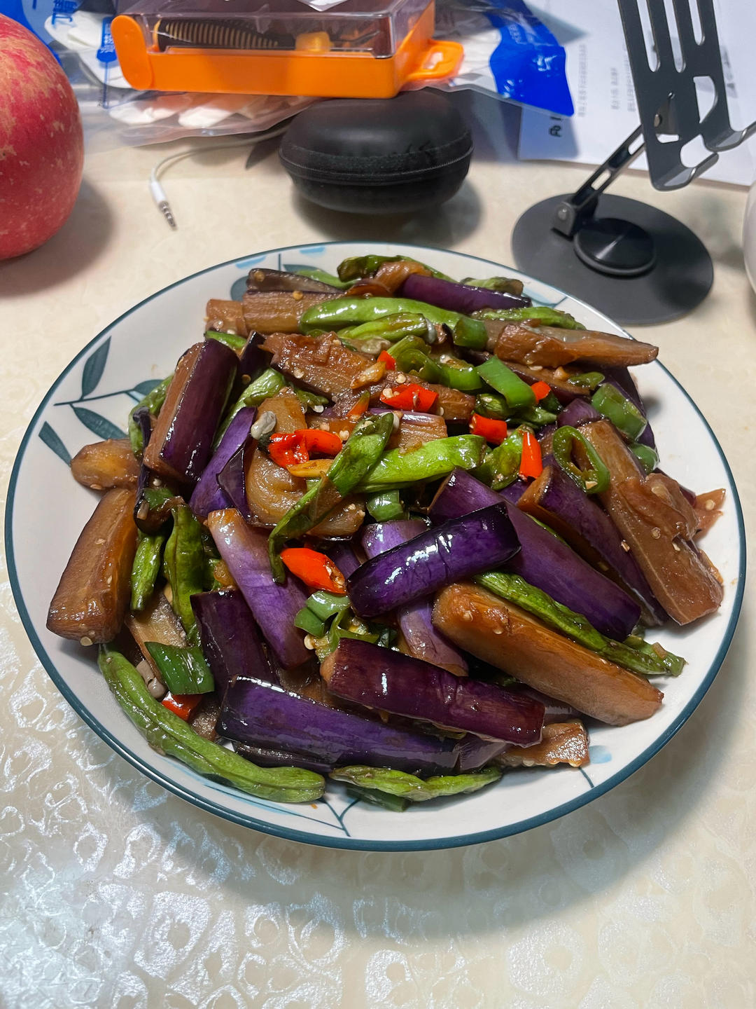 家常菜茄子烧豆角，素菜界的天花板，巨好吃