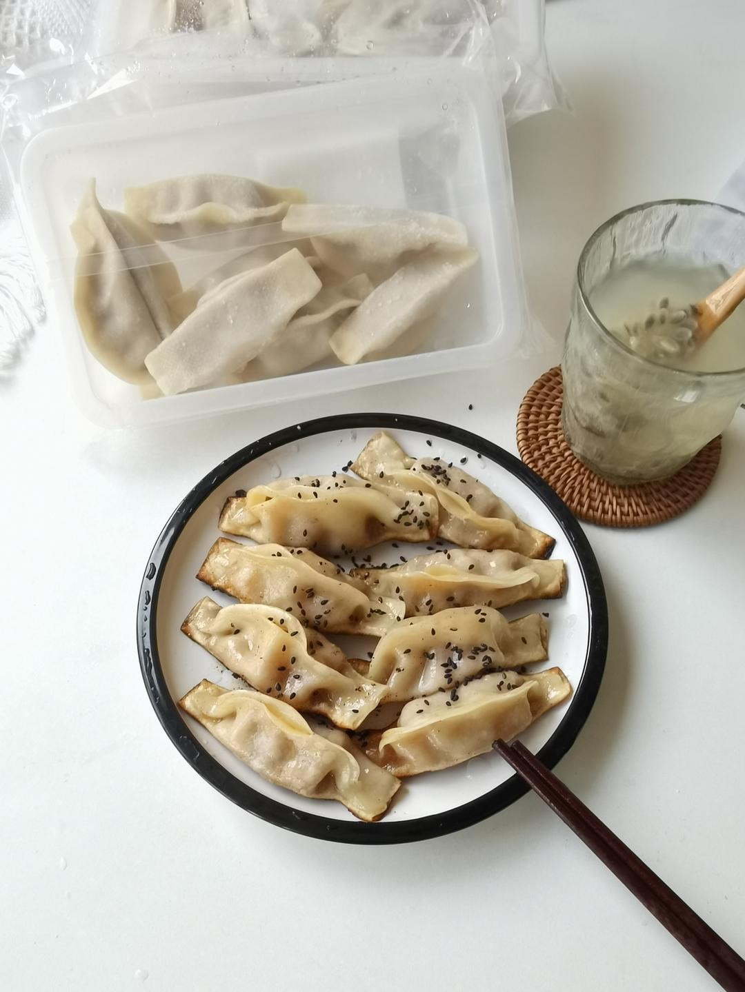 百变饺子皮～香煎槐花牛肉锅贴