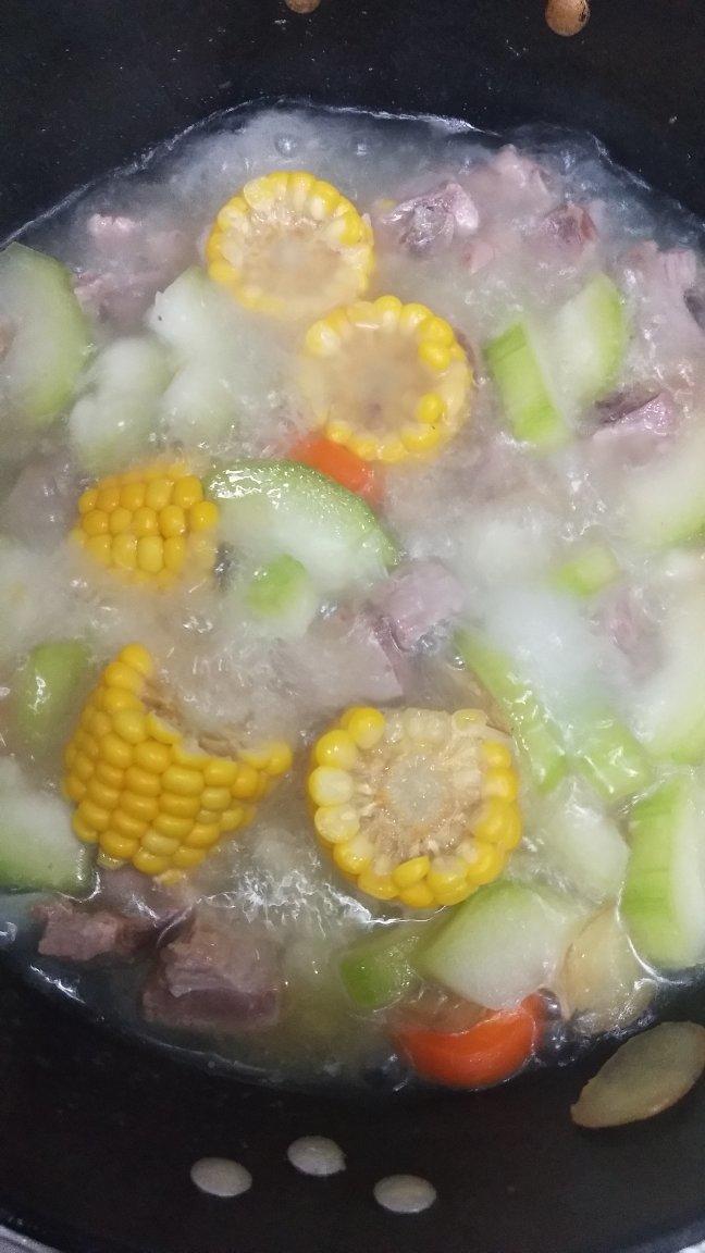 冬瓜排骨玉米汤