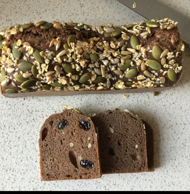 传统德国粗黑麦面包（pumpernickel）