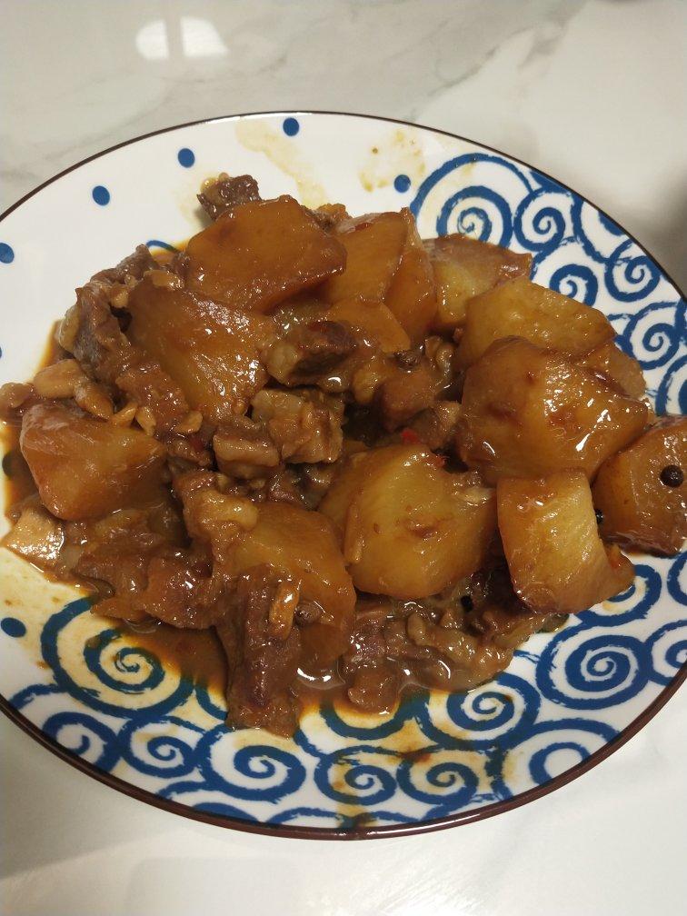 广式萝卜牛腩煲