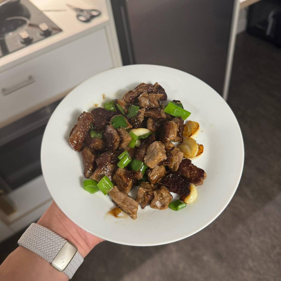 好吃到舔盘的蒜香黑椒牛肉粒