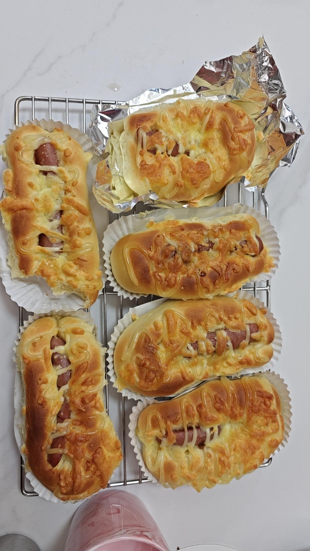 一个面团撑起一家店的台式面包—香肠面包