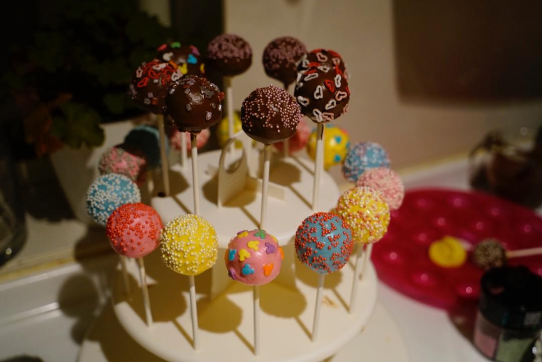 步持畈做的棒棒糖蛋糕(绝对轻松满模,每个圆圆哒)