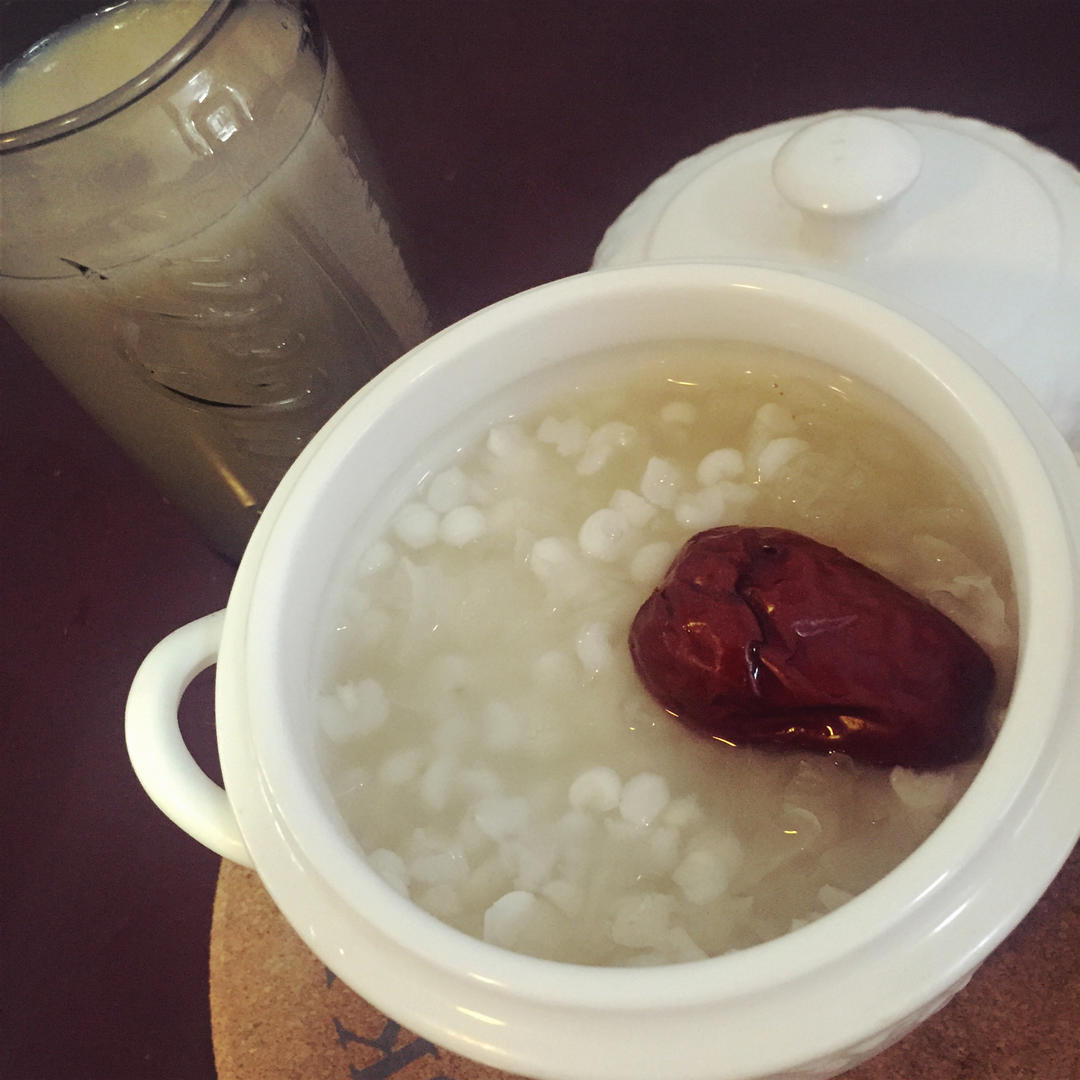 红枣薏米银耳羹