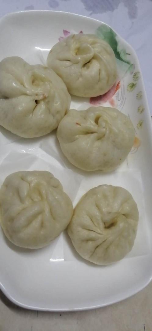 松软的素馅包子