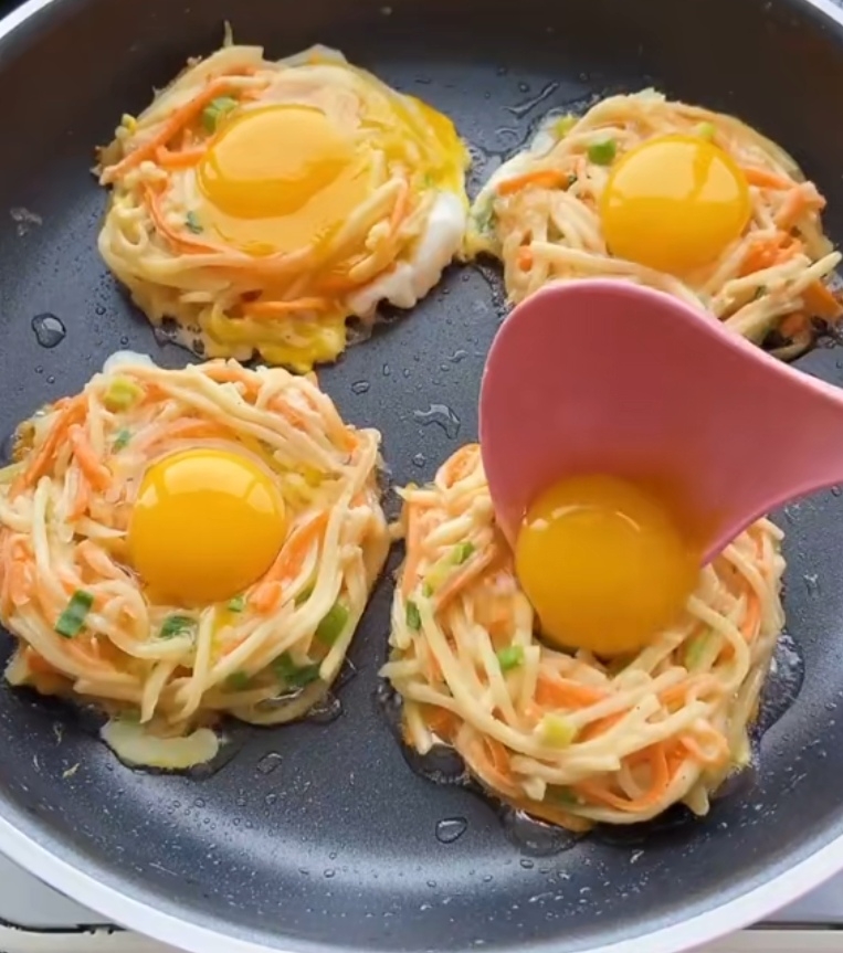 大爱土豆萝卜低脂营养新吃法-鸟巢鸡蛋饼的做法 步骤5