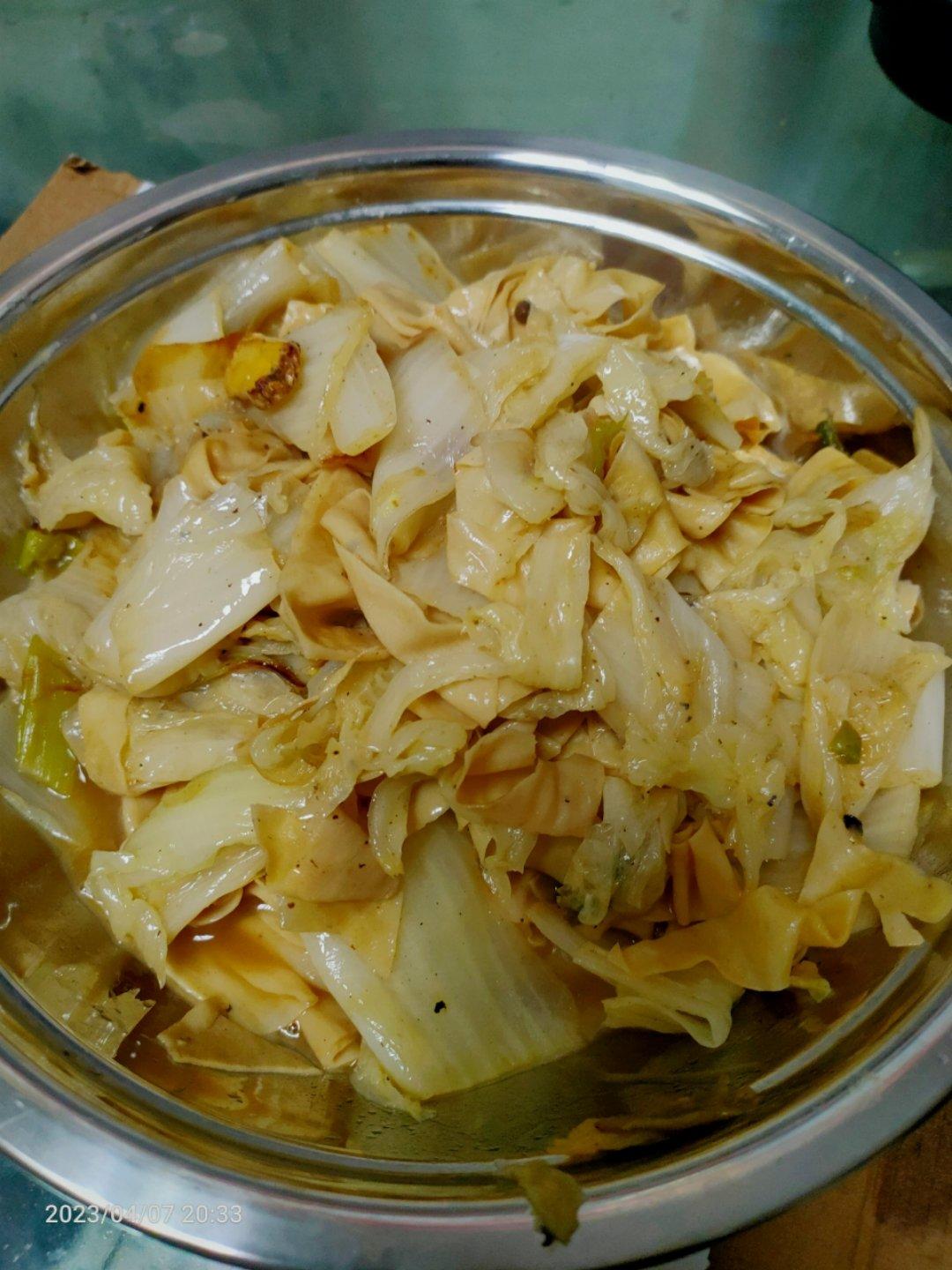 低脂美味的清炒白菜人造肉