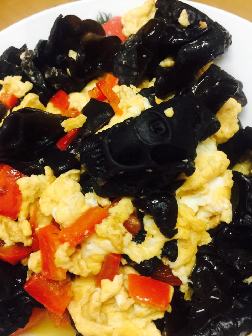 宝贝蕊儿做的木耳炒鸡蛋