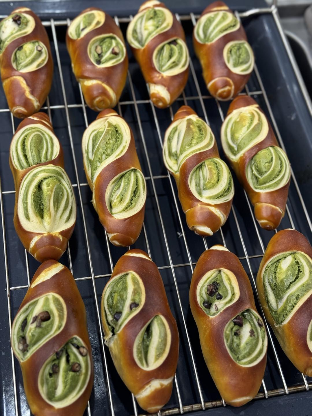 原味（抹茶）2款奶酥馅德式碱水面包｜一次搞定两种口味｜高颜值｜快手｜免手套膜｜免发酵