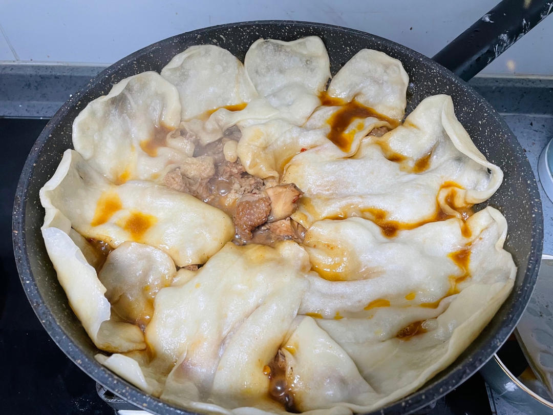 地锅鸡，教你贴饼子好吃的小技巧~