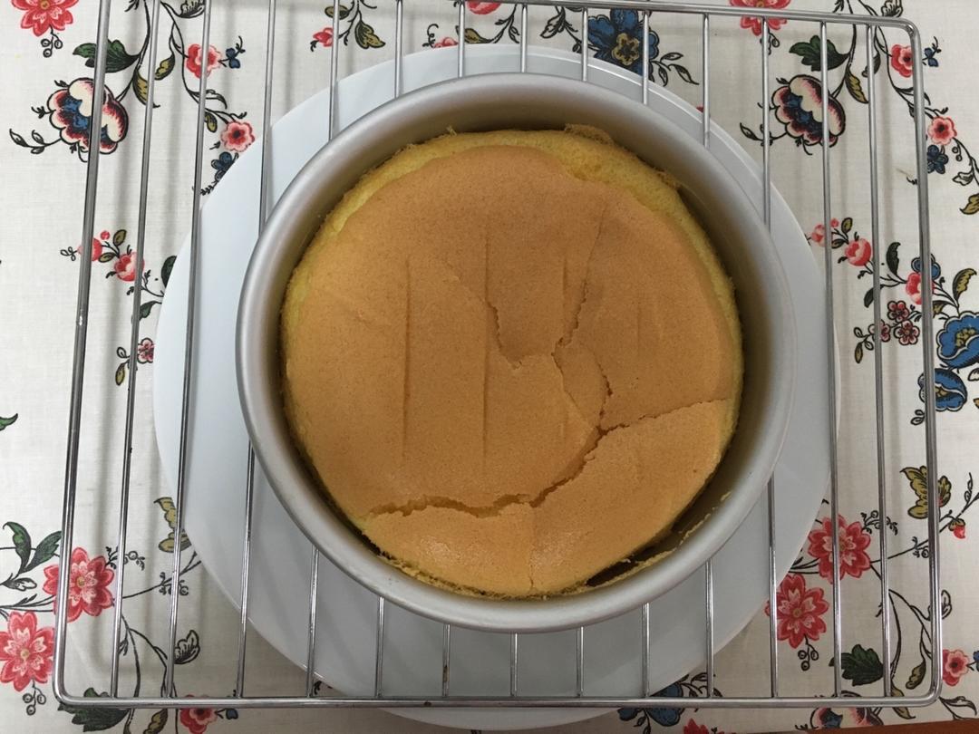 超简单完美戚风蛋糕（6寸2蛋）附打发、翻拌、脱模视频