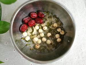 莲子绿豆百合粥的做法 步骤2