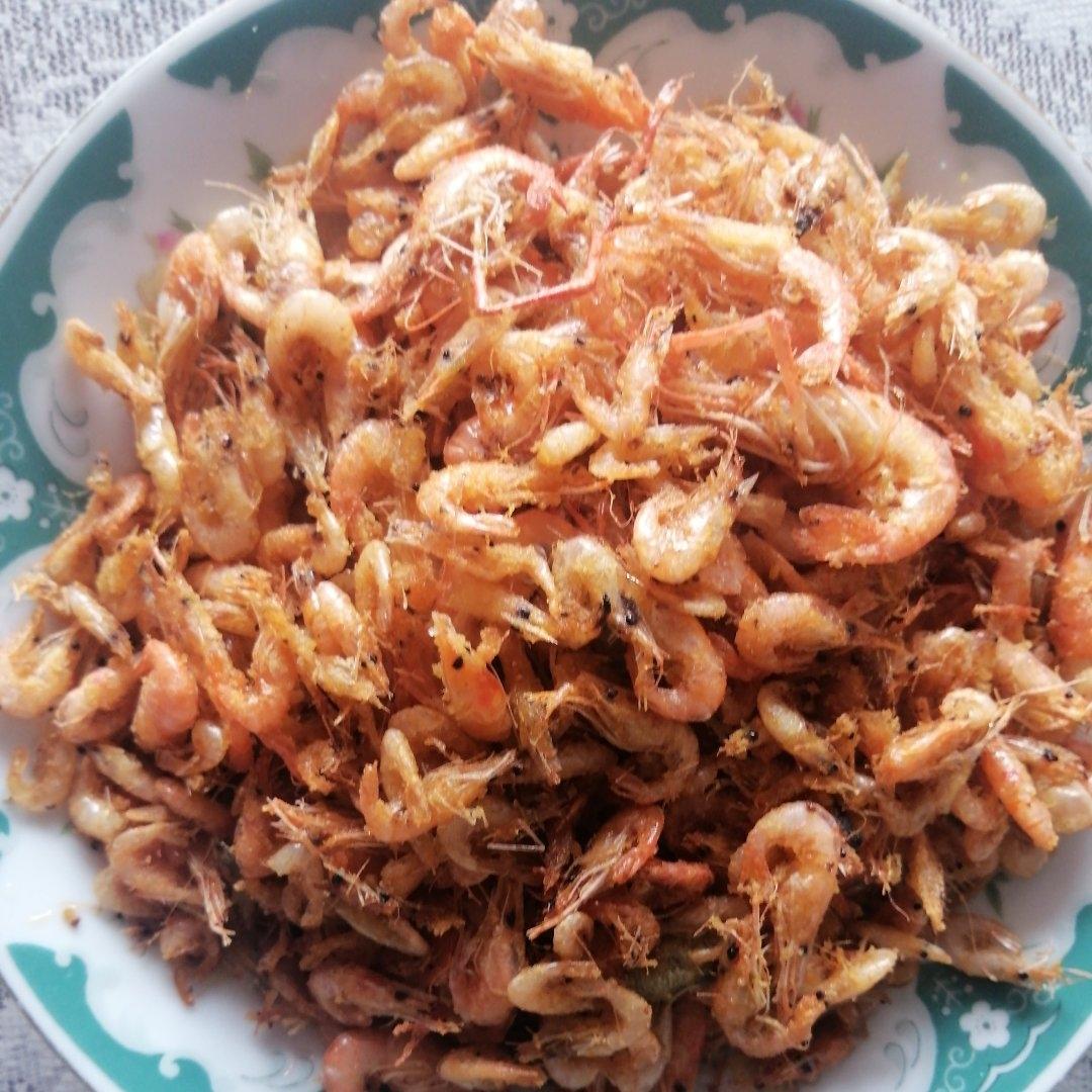 只需一个窍门、即可做出香酥可口脆的鲜炸小河虾、简单快捷、小朋友超爱