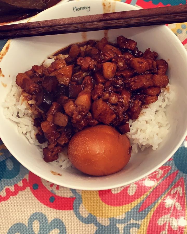 洋葱酥卤肉饭