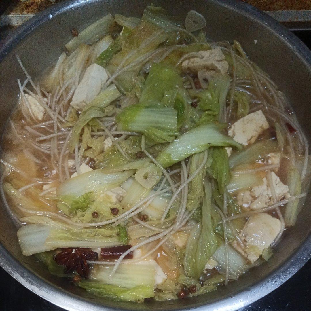 家常白菜粉条炖豆腐