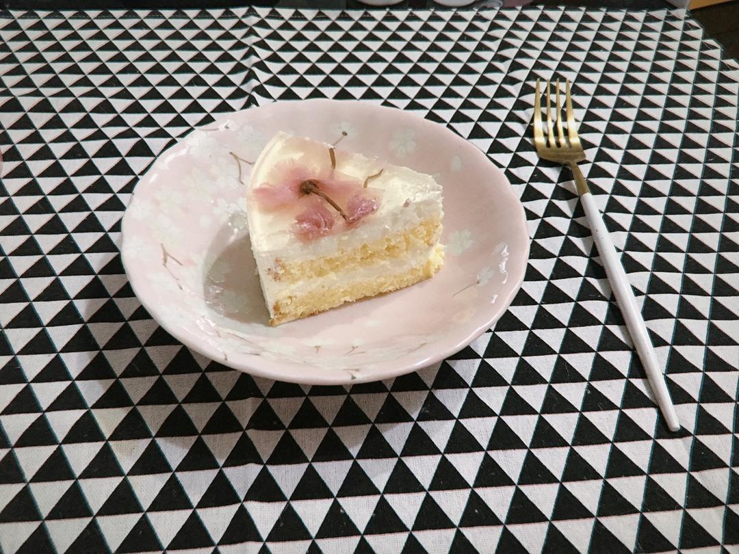 颜值爆表的樱花慕斯。（6寸圆模）