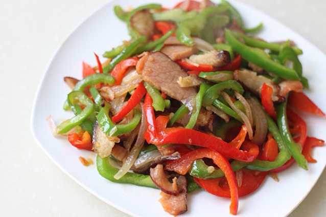 腊肉尖椒炒洋葱