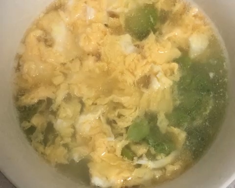 鲜鲜的蚕豆鸡蛋汤