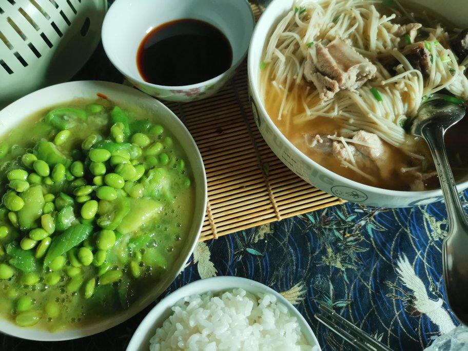 茶树菇排骨汤（营养靓汤）