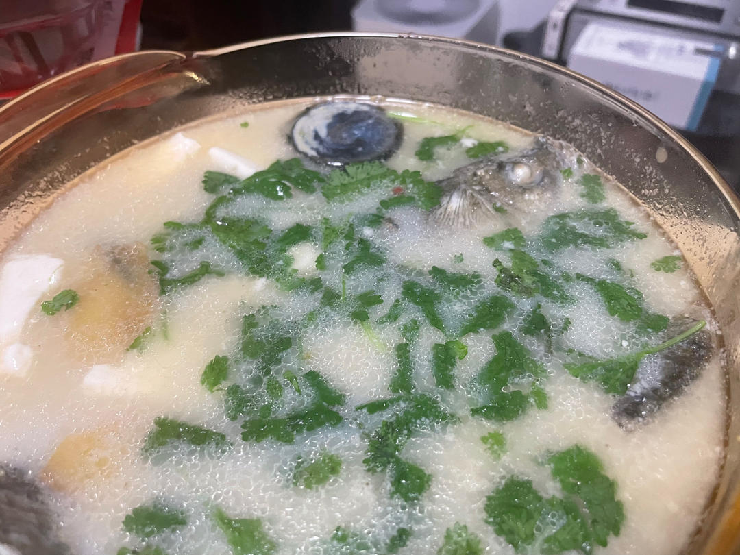 皮蛋鲫鱼豆腐汤