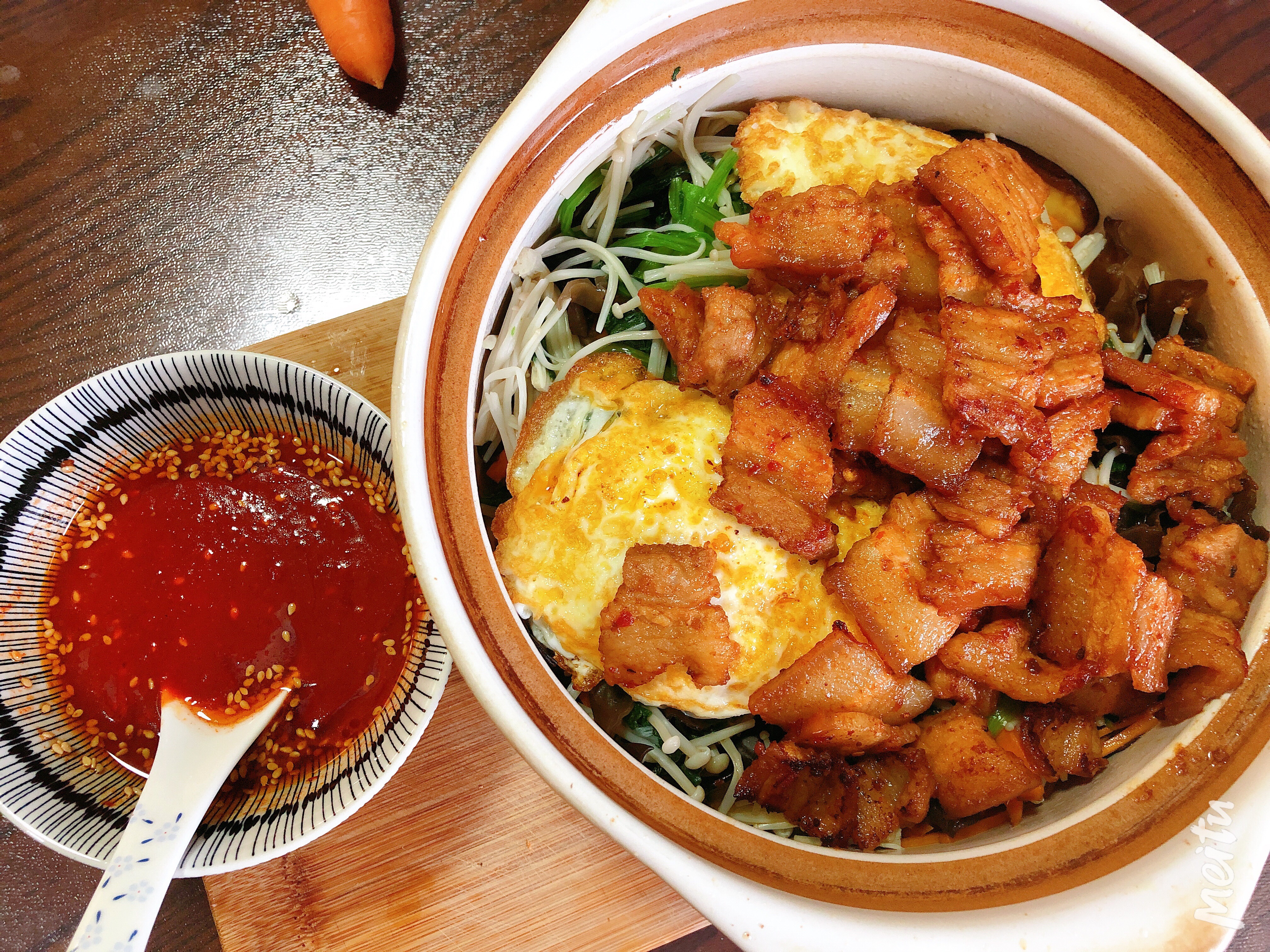 韩式五花肉石锅拌饭的做法