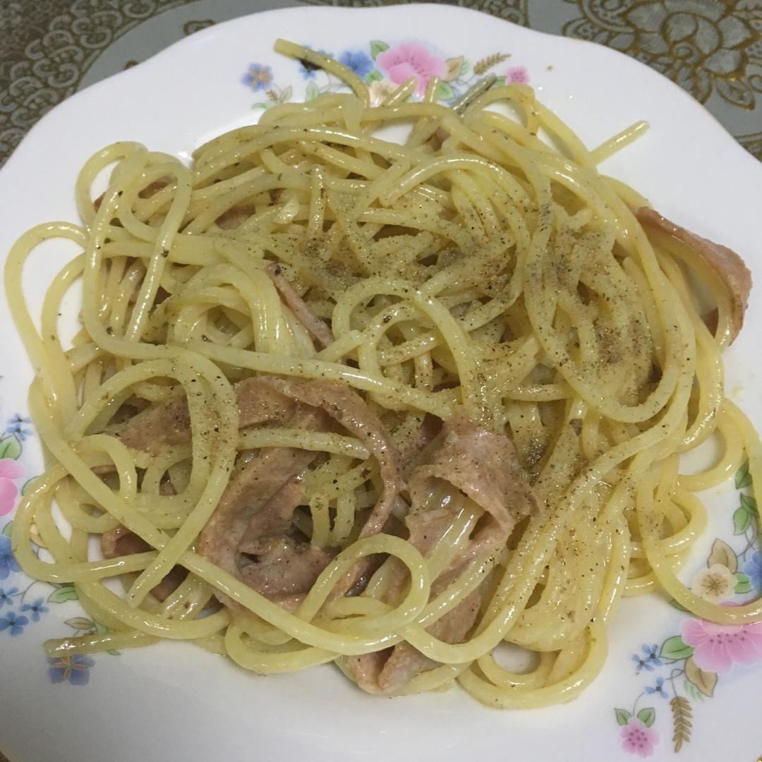 奶油培根意大利面