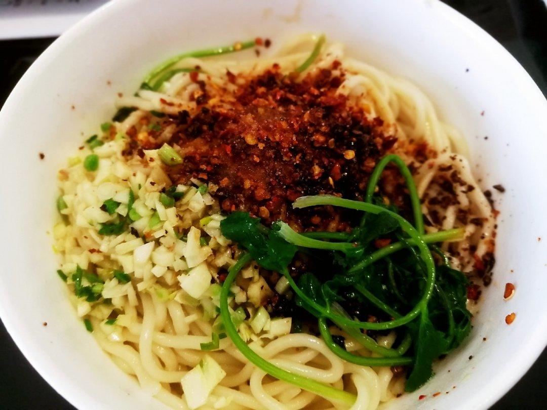 轻松做一碗油泼面