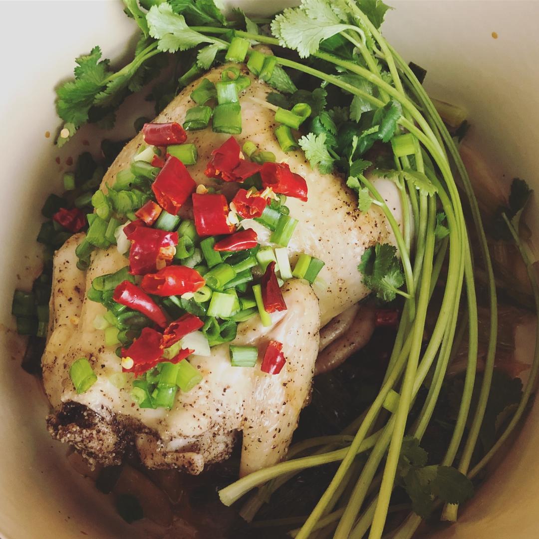 无水葱油童子鸡一一转自微博菜谱（Le Creuset铸铁炖锅）