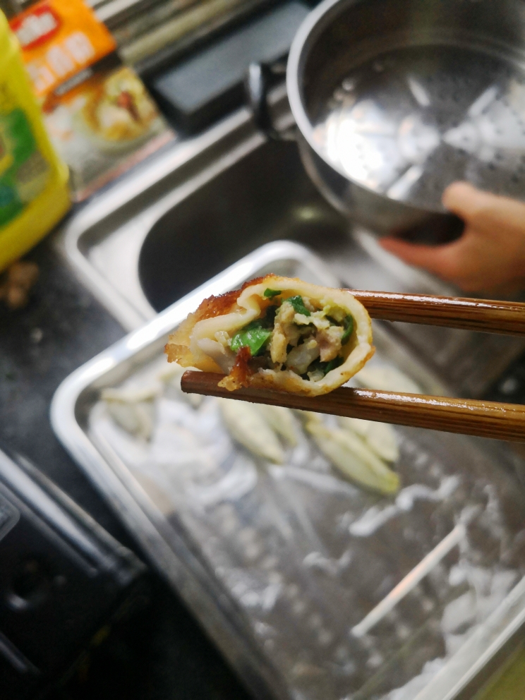 虾肉韭菜饺的做法