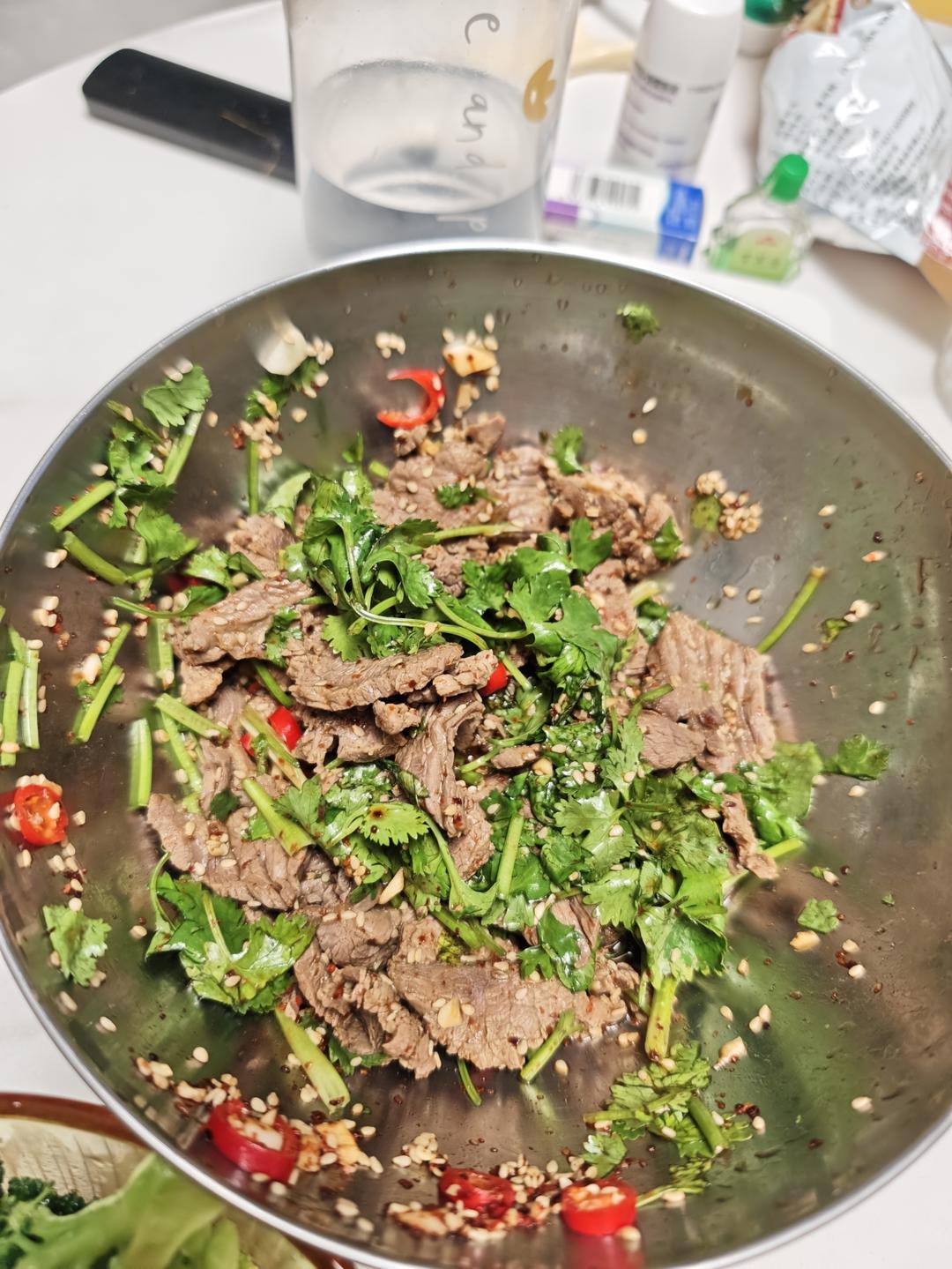 凉拌香菜牛肉