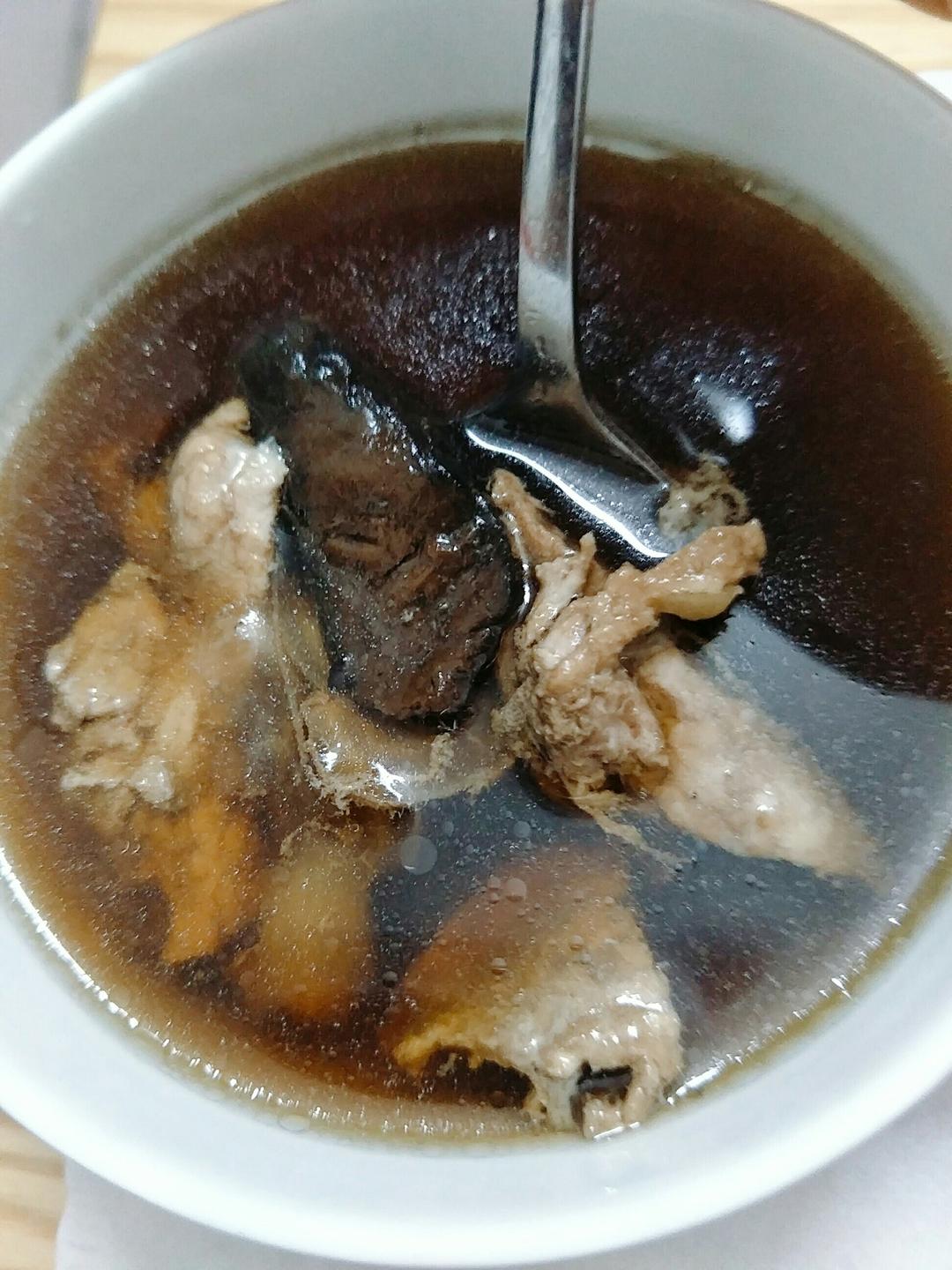 黄精黄芪枸杞西洋参泡水