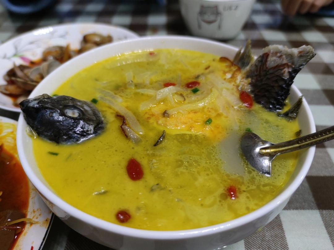 这样做的鲫鱼汤超好喝，奶白奶白的