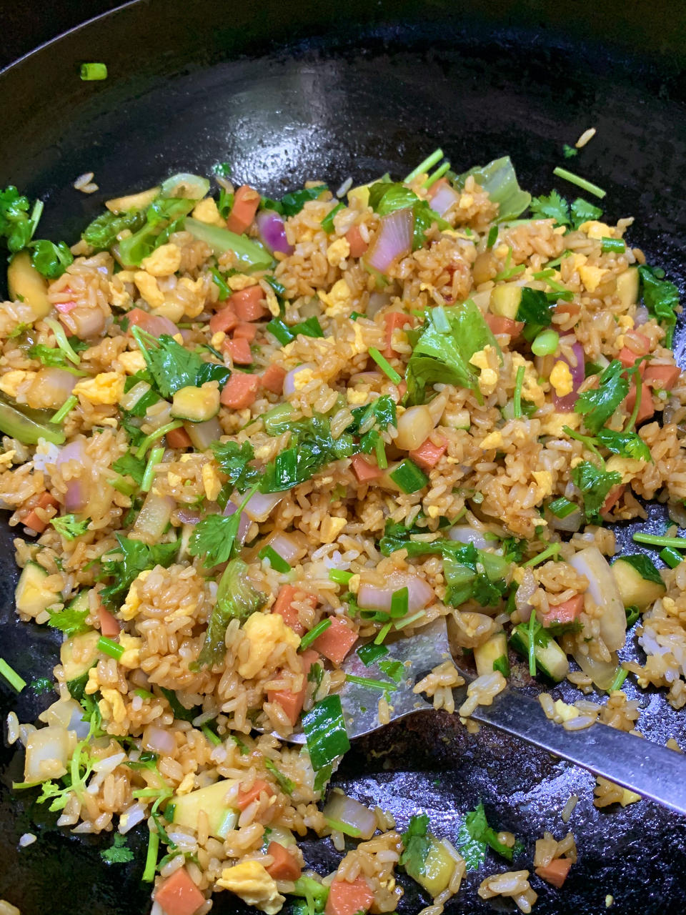 酱汁浓郁粒粒分明时蔬火腿酱油炒饭