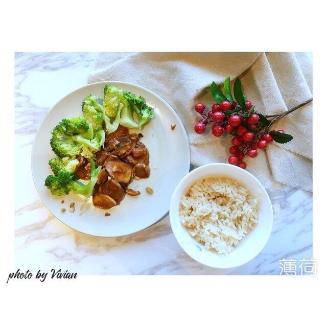 杏鲍菇扣西兰花